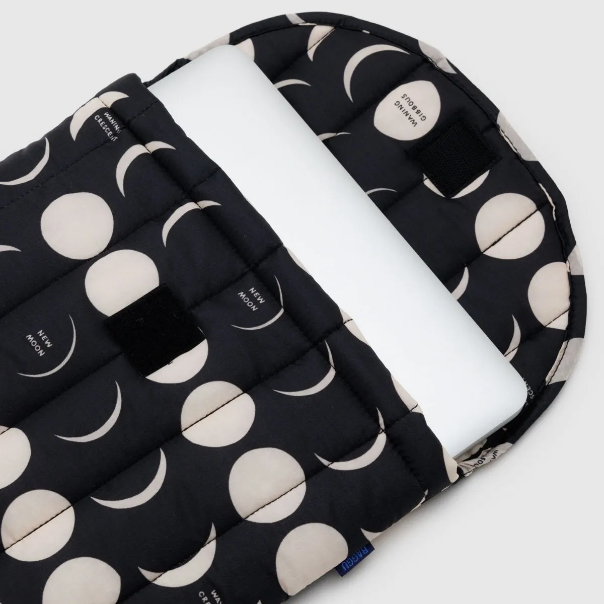 Baggu Puffy Laptop Sleeve 16" in Moon