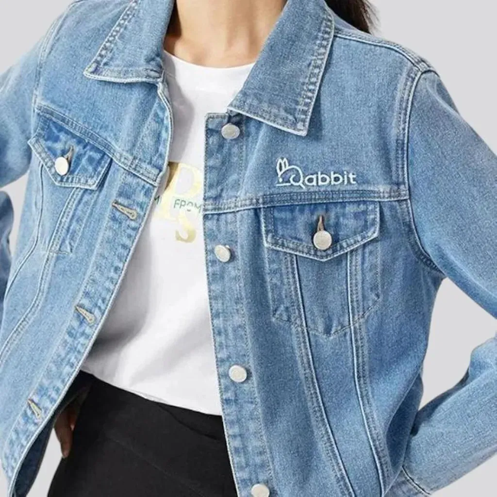 Light-wash 90s denim jacket for women