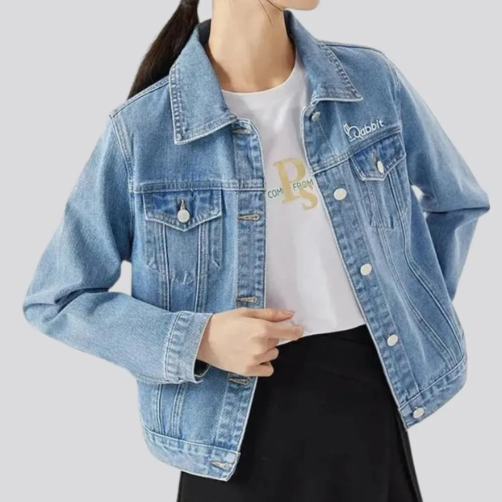 Light-wash 90s denim jacket for women