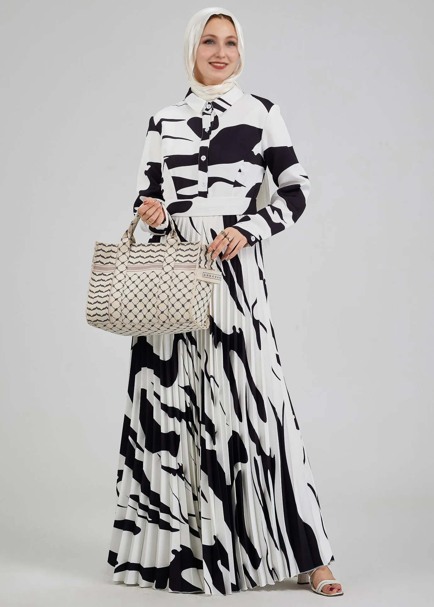 Samira Monochrome Brushstroke Print Pleated Maxi Dress