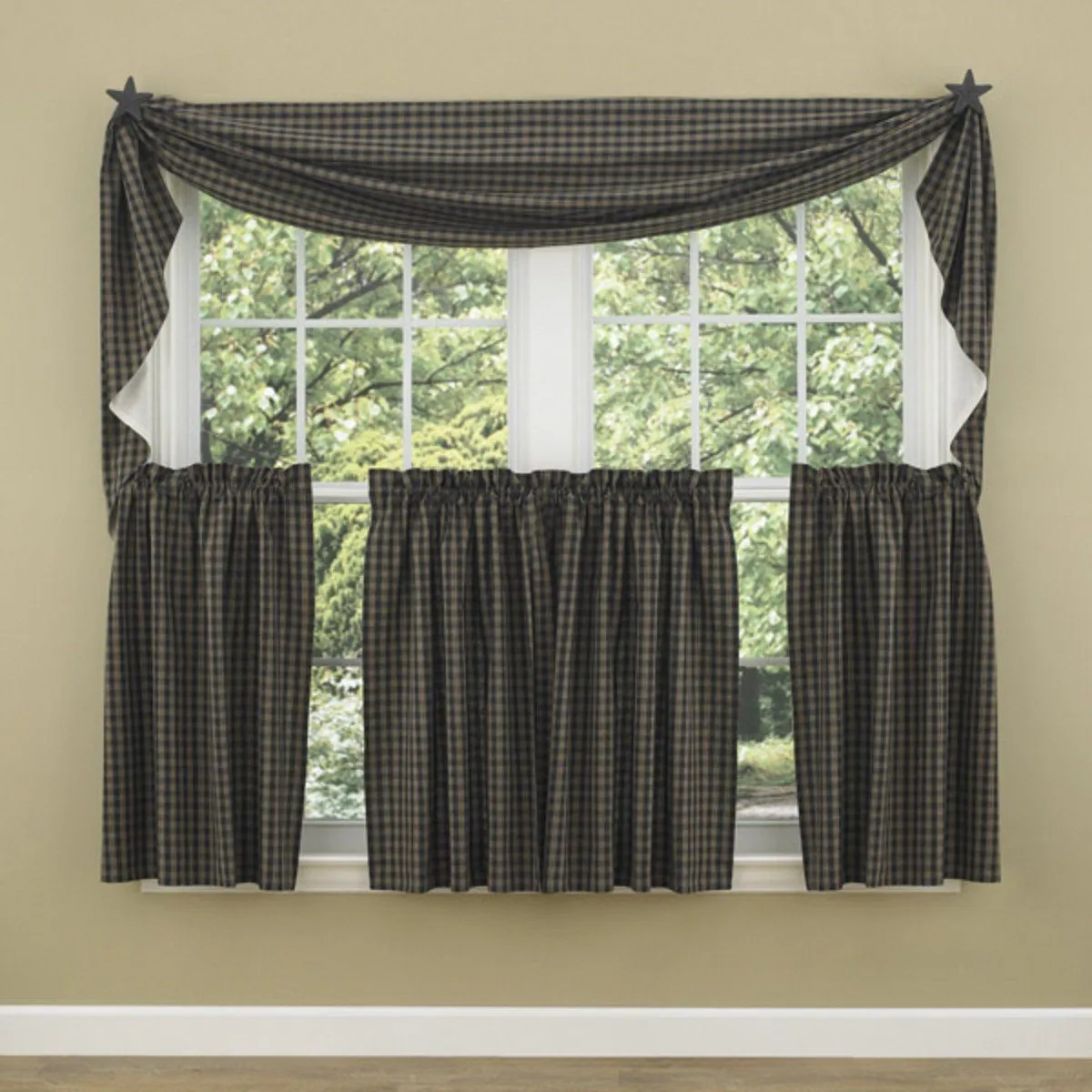 Sturbridge Black Lined Fishtail Swag Curtain